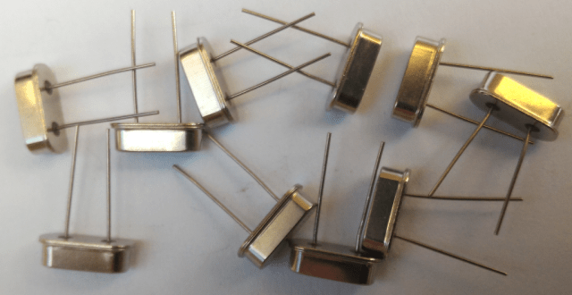 L'oscillateur le l'Arduino (Quartz)