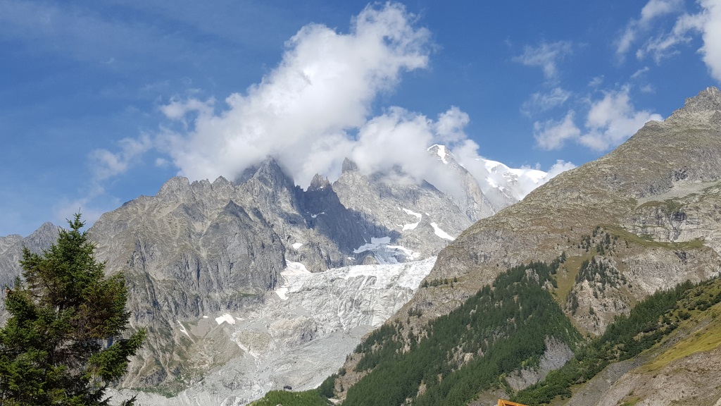 Les Alpes à l'entrée du tunnel du Mont Blanc.