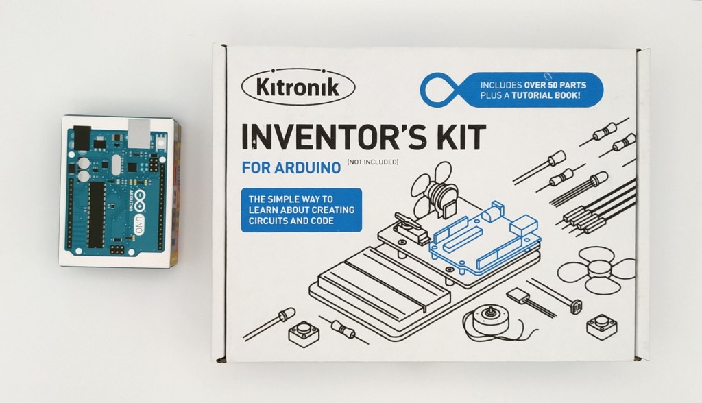 Boites de l'inventor's Kit de Kitronik et de l'Arduino Uno