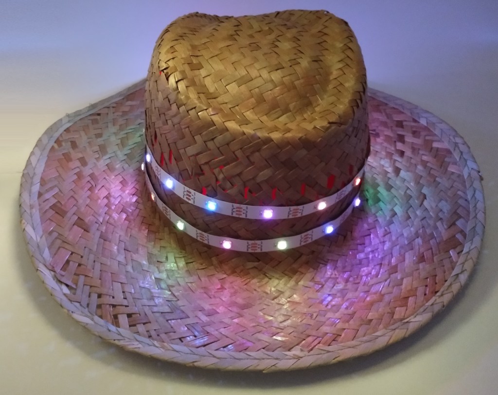 Chapeau de paille avec des LED Neopixels
