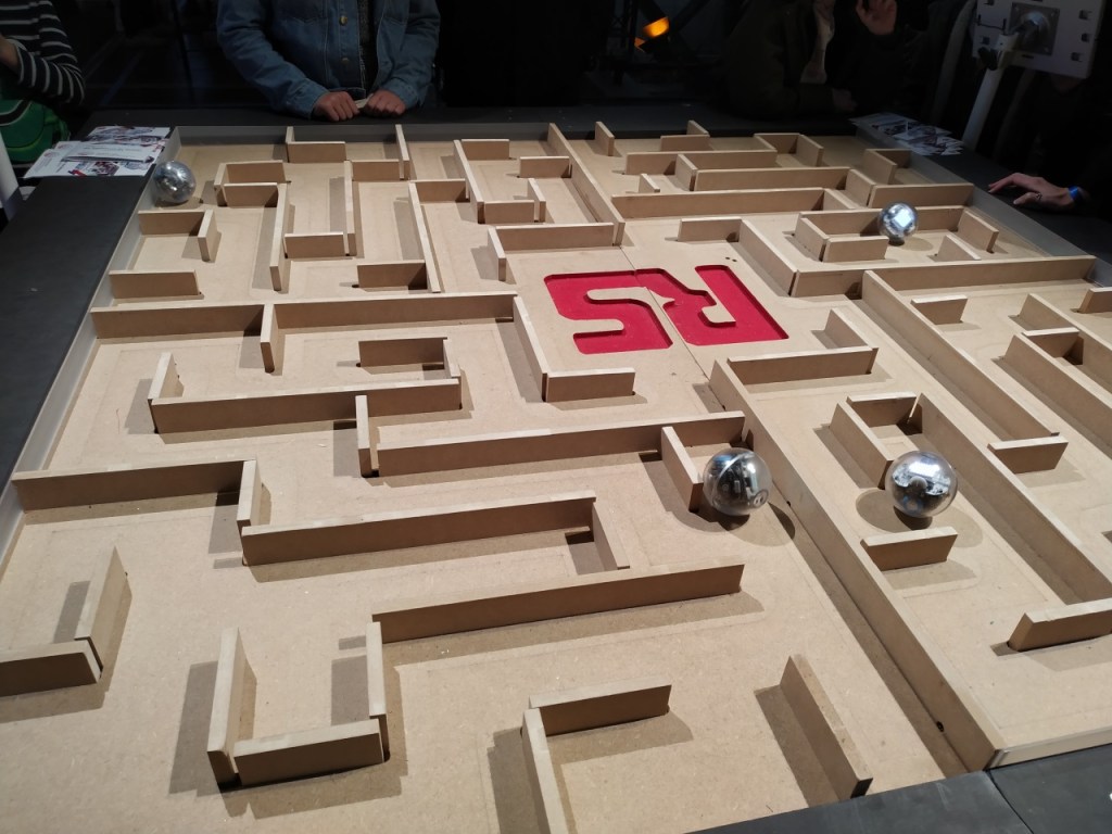 Robots Sphero sur le stand de RS Components