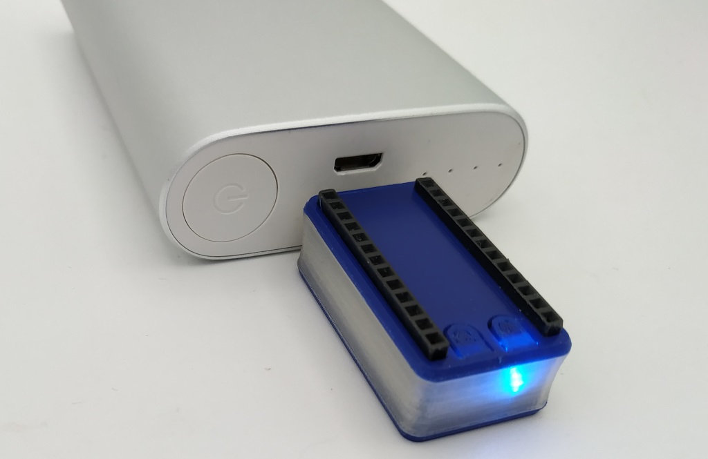 La PYBStick sur une batterie externe