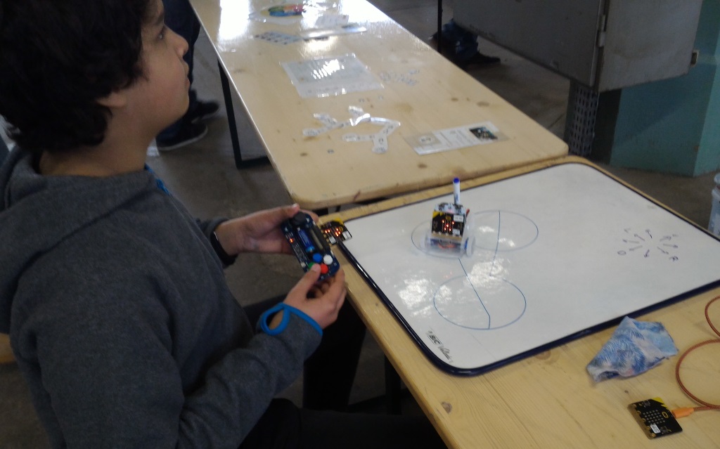 Découverte du micro:bit par un enfant