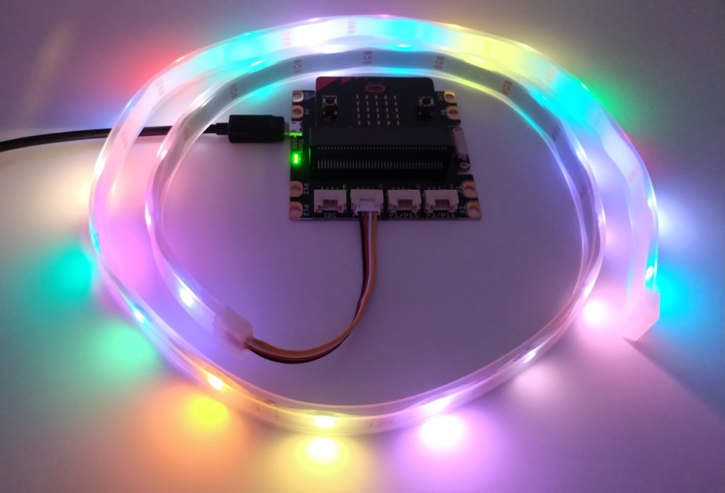 branchement d'un module Grove Neopixel au micro:bit