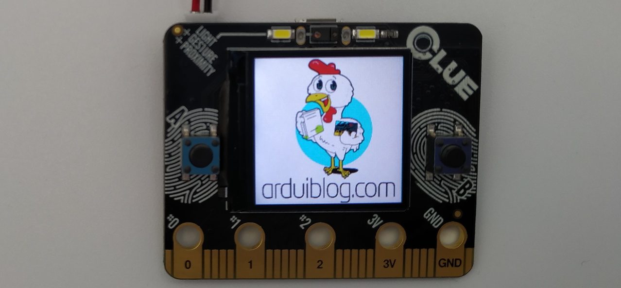 Carte Adafruit CLUE avec le logo Arduiblog