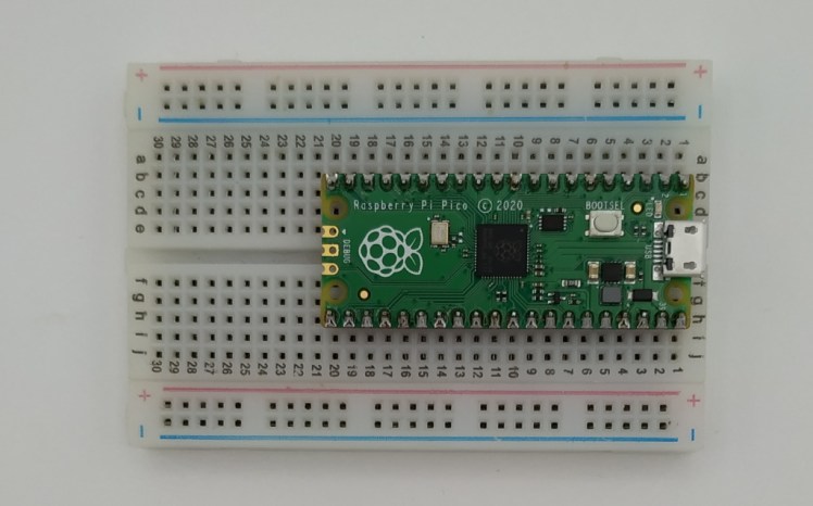 Le Raspberry Pico sur une breadboard