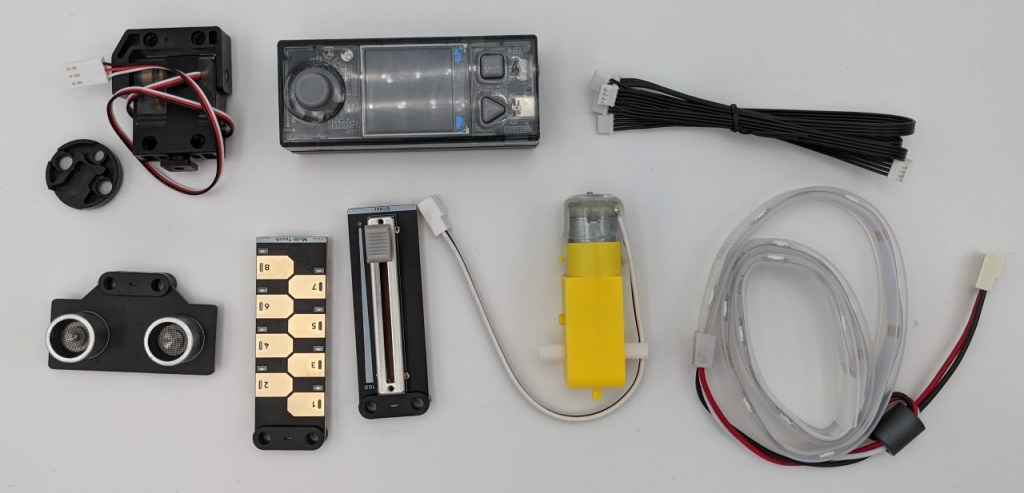 La carte CyberPi Go Kit avec le CyberPi innovation add-on pack