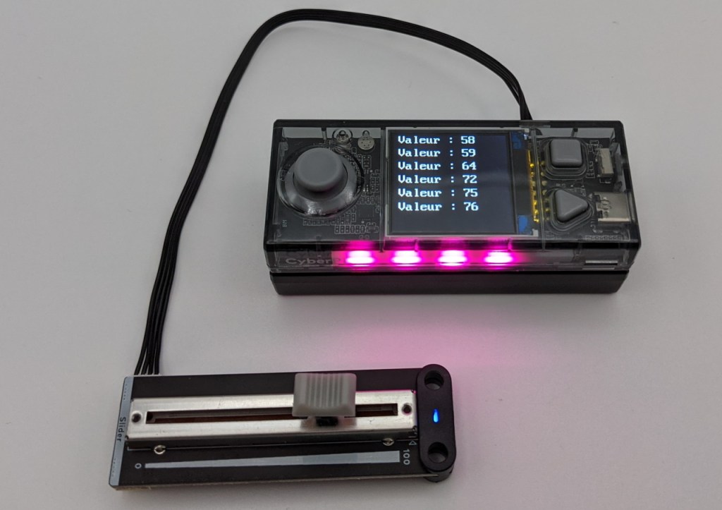 Potentiomètre à glissière mBuild connecté au CyberPi