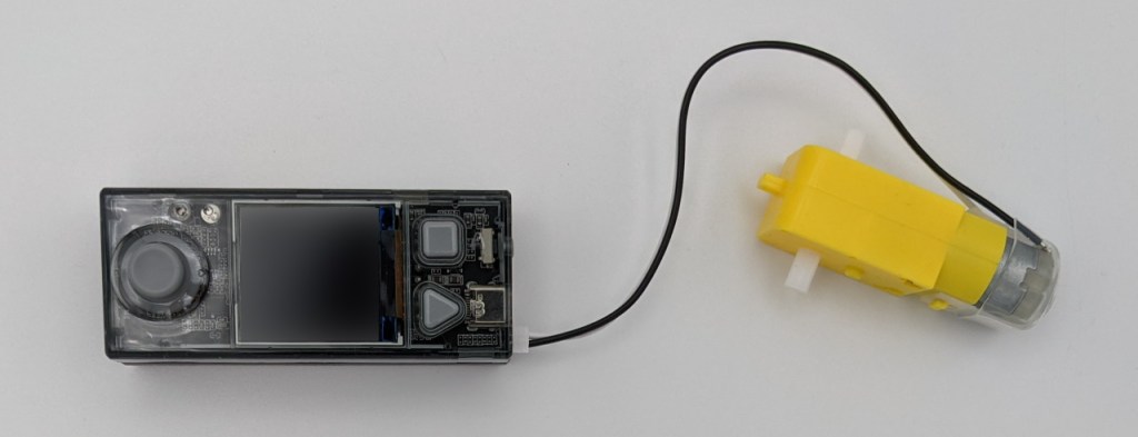 Moteur à courant continu connecté au CyberPi