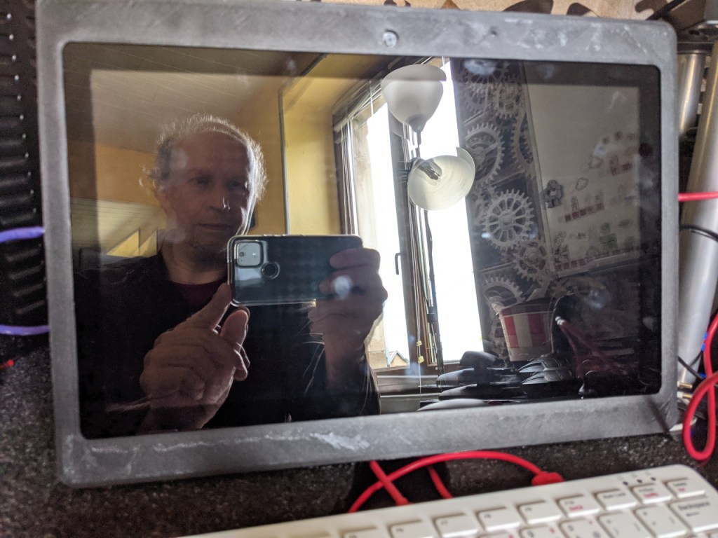 Les reflets sur la dalle brillante de l'écran de la Diskio Pi