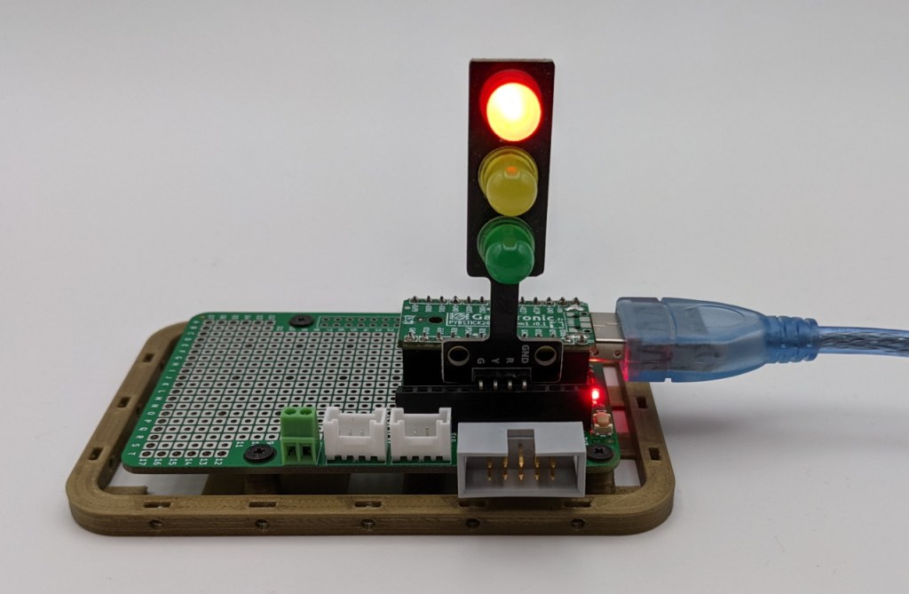 Feu tricolore avec le Protoface