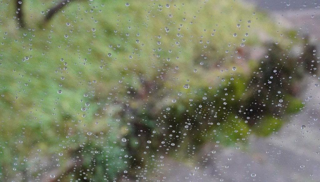 Pluie sur une vitre