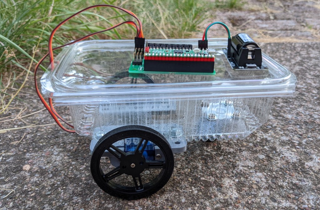 Robot avec 2 servomoteurs à rotation continue