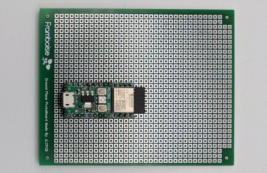 Utilisation d'une carte de prototypage classique avec la PYBStick ESP32