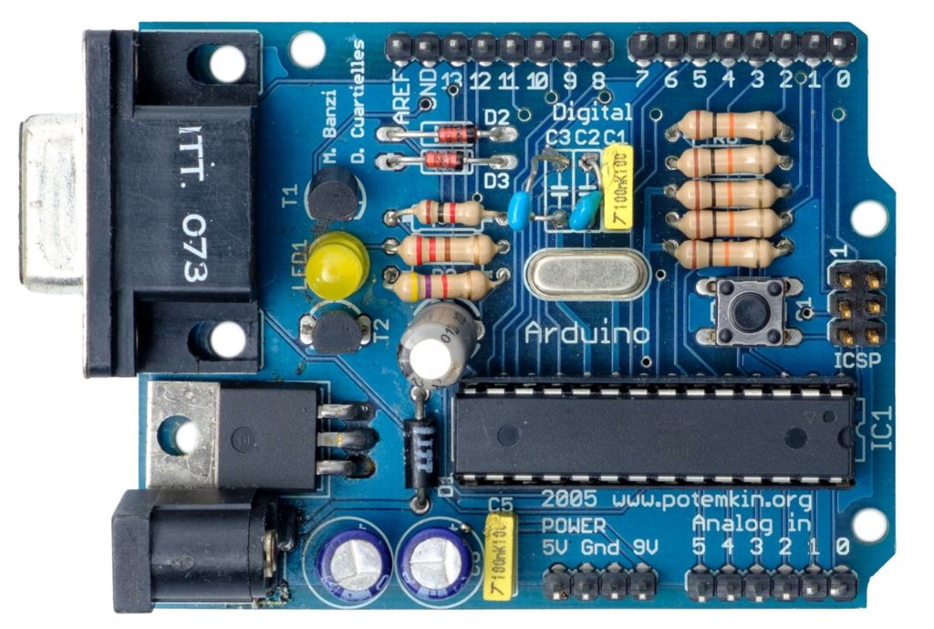 Le premier Arduino (en 2005)