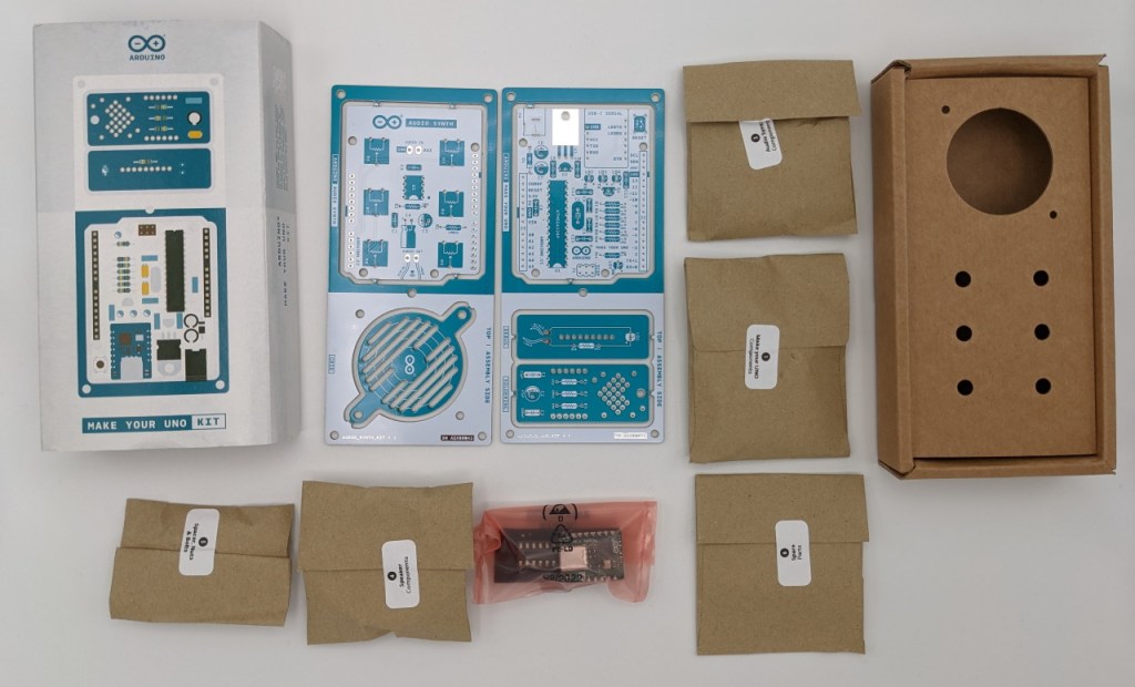 Déballage de l'Arduino Make Your UNO Kit