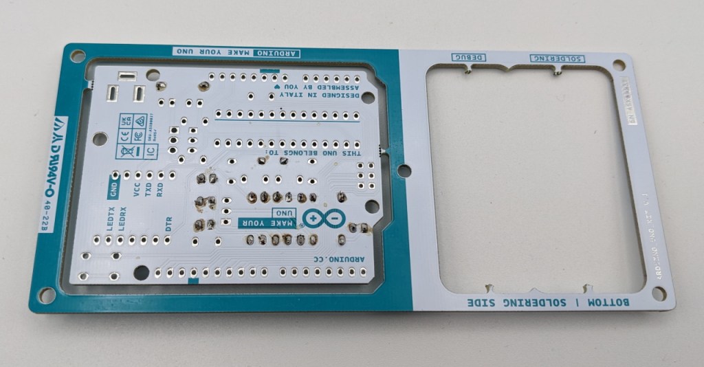 Les pattes qui dépassaient sont coupées.