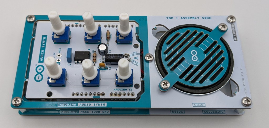 Le synthétiseur Make Your UNO soudé et monté