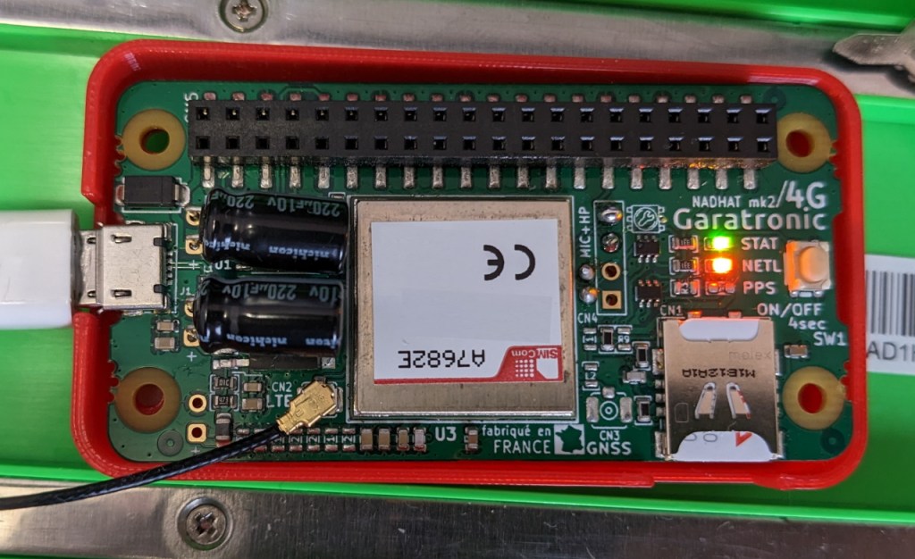 La LED Orange clignote