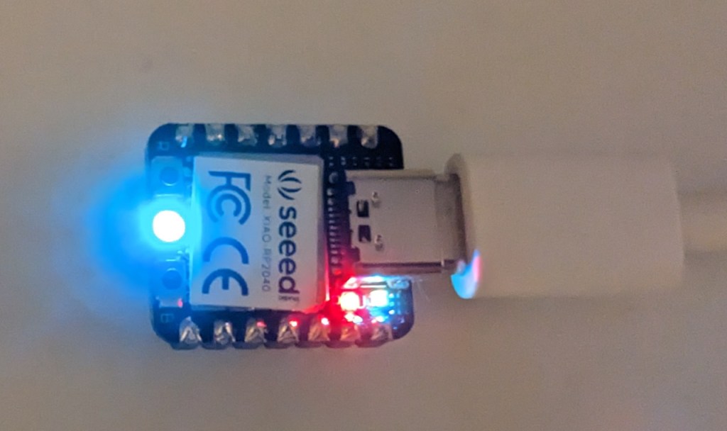 La LED RGB interne est bleue