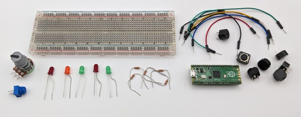 Le Raspberry Pi Pico avec divers composants électroniques