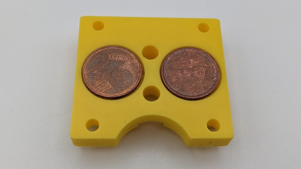 Ajout de 2 pièces de 2 centimes pour protéger le plastique