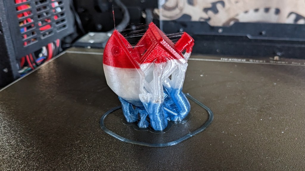 Benchy tricolore avec supports organiques