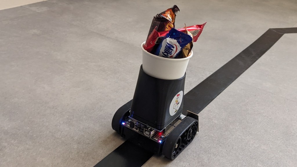 Le robot Zumo chargé de friandises