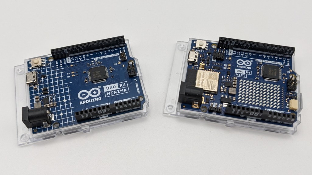 Arduino Uno R4 Minima et Arduino Uno R4 Wifi