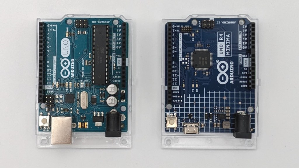 L'Arduino Uno R3 et l'Arduino Uno R4 Minima