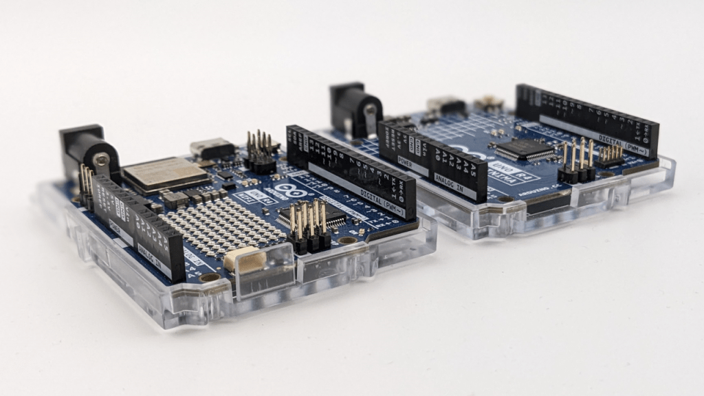 Le connecteur QWIIC bloqué par la coque de l'Arduino Uno R4 WiFi