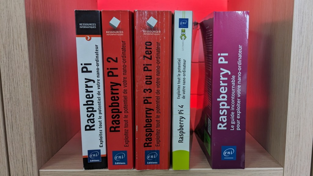 Les 4 livres de François Mocq avec le nouveau livre de  François Mocq et Alexandre SVETEC.