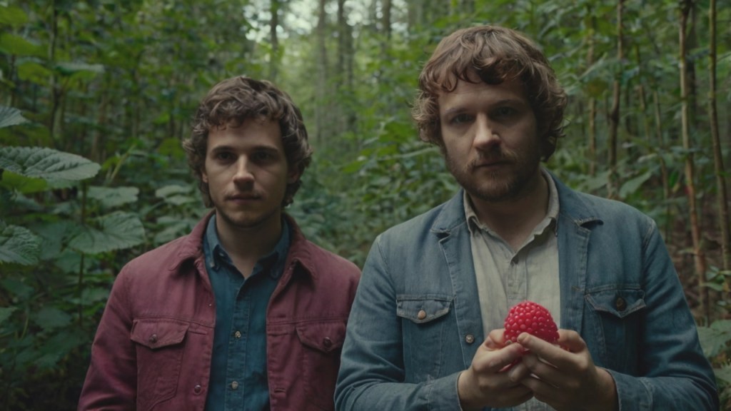 Deux aventurier dans une forest avec un framboise géante