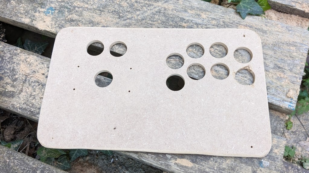 Perçage de la planche de la manette d'Arcade