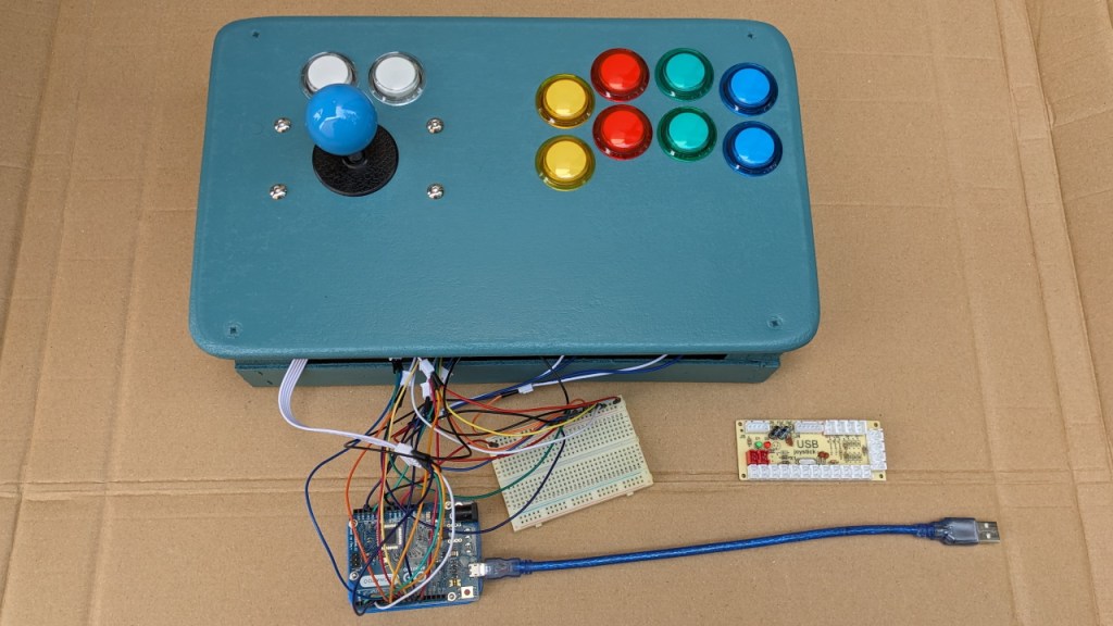 Manette d'arcade reliée à un Arduino