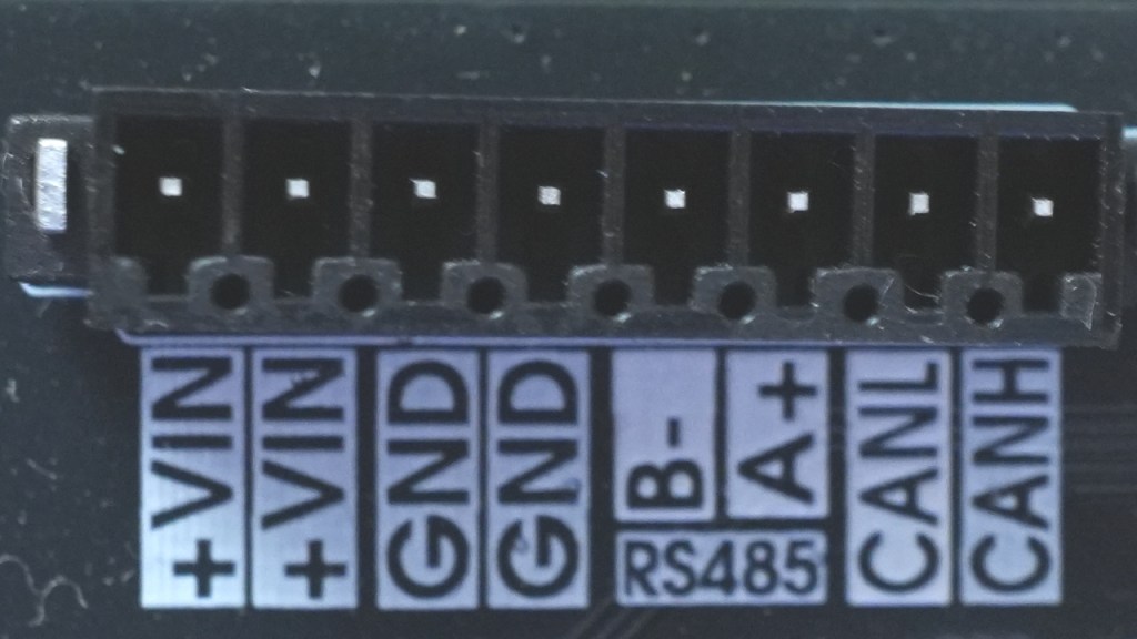 Connecteurs d'alimentation et Bus CAN de la PyMate