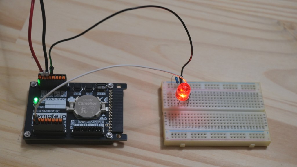 Clignotement d'une LED externe sur la PyMate